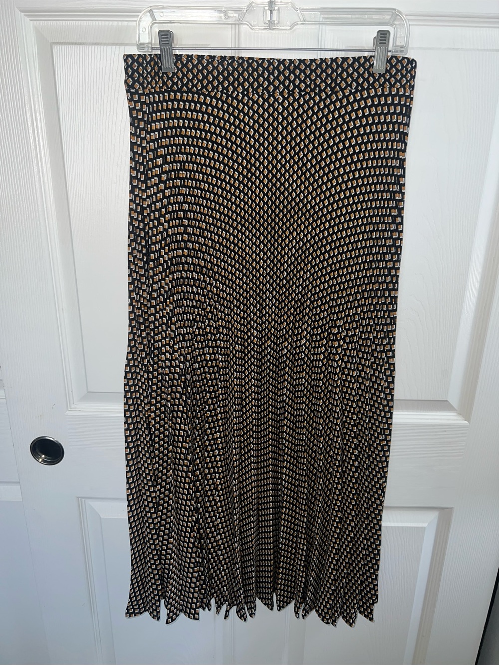 Max Edition Black and Tan Printed Pleated Midi Skirt